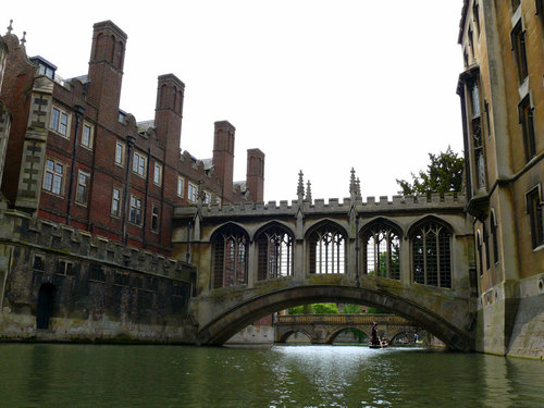 Puente de los suspiros en Cambridge
