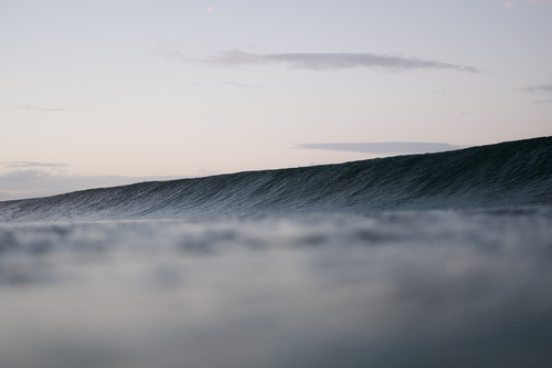 Grosse vague à Byron Bay, Australia