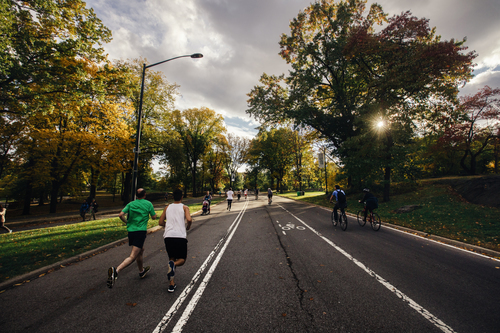 Faire du jogging dans Central Park, New York, États-Unis