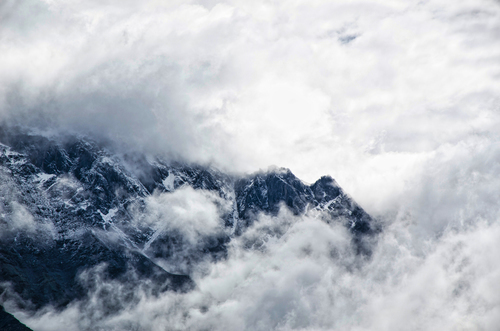 Nori peste munţii Caucaz