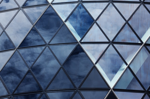 Fenêtres en verre sur un édifice