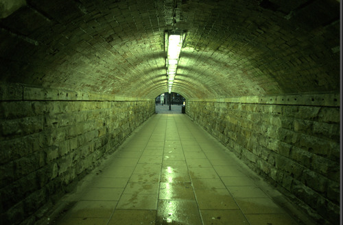 Тунель з зелені вогні