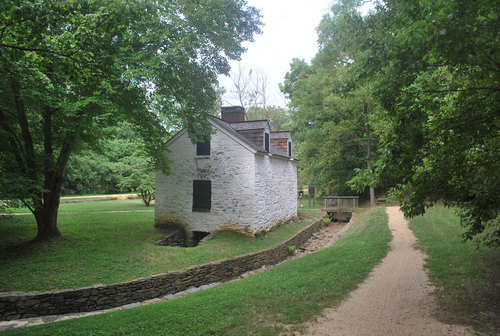 Casa velha no parque