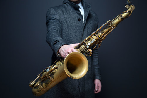 Omul exploataţie saxofon