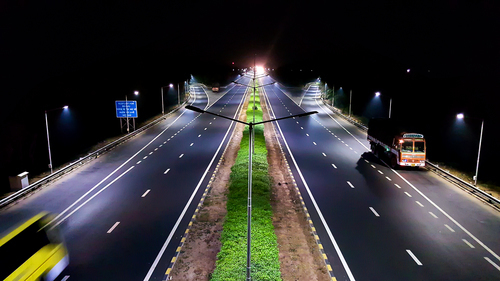 Highway bij nacht