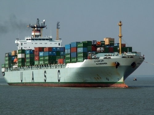 Navio de carga transporta a carga