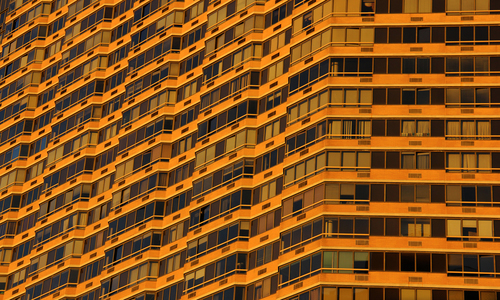Žlutá budova