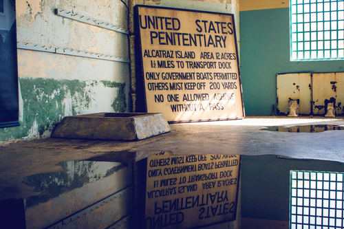 Oud bord in Alcatraz gevangenis