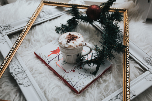 Noel dekorasyonu ile kahve