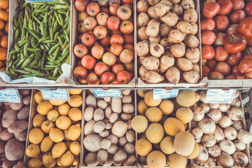 Frutas e legumes em caixas