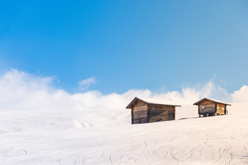Dvě chaty ve sněhu