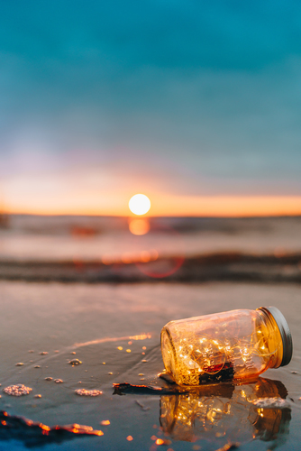 Light jar brought by the sea