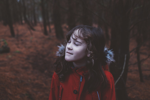 Dívka v lese