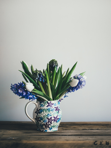 Liliac in vaza de liliac