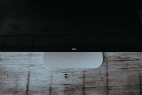 Simbol de Apple pe birou