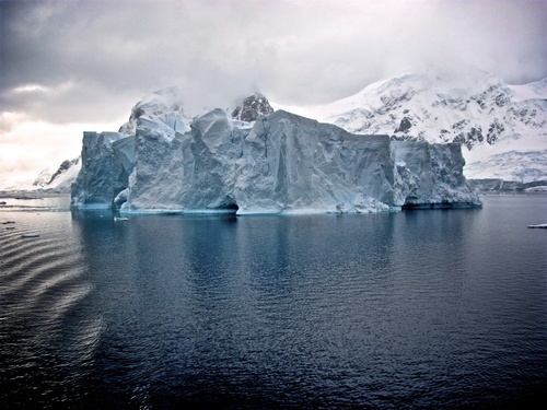 Arktického ledu v moři