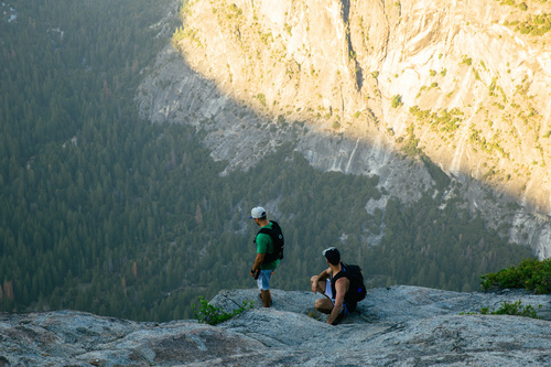 Alpinistes sur le dessus