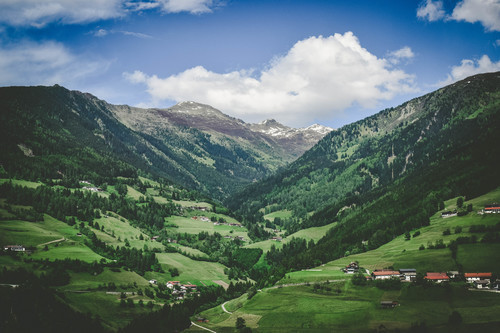 Австрійської села навесні