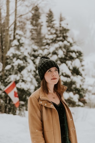Ragazza canadese nella neve