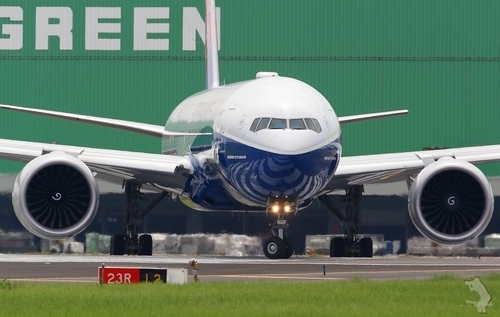 Pohled zepředu na Boeing 777