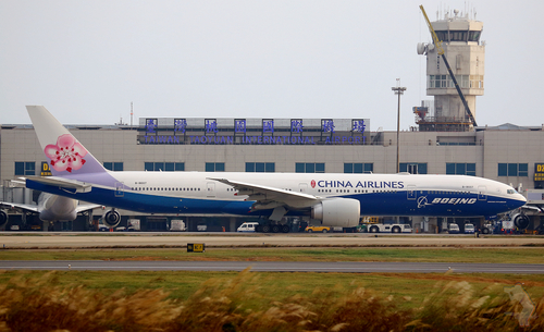Boeing 777 landing at the runway