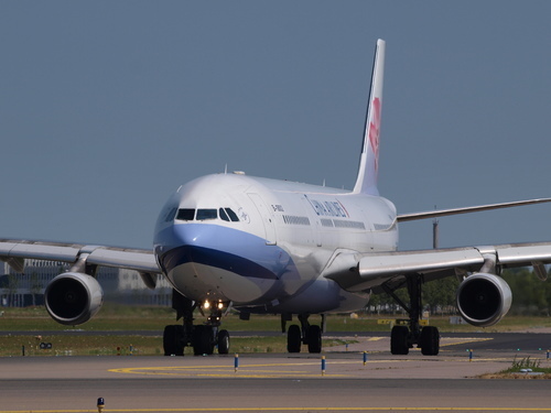 Letadlo, které China Airlines čelní pohled