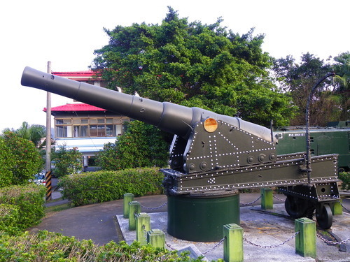 Canon en el parque de servicio militar obligatorio