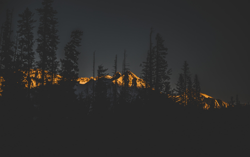 Solnedgång över Banff i Kanada