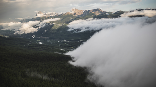 Mlha nad Banff, Kanada