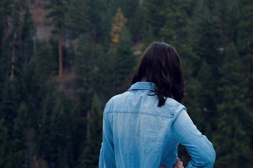 Ragazza in Bear Creek Trail, Victor