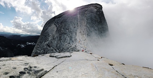 Modrá obloha v Yosemite