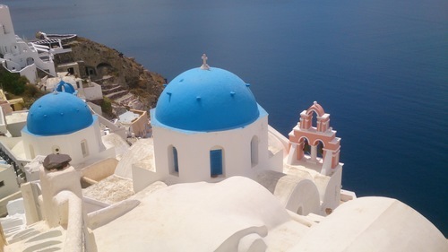 Modré a bílé řecké střechy