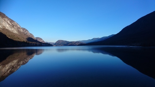 Foto del lago de Bohinj