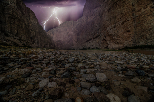 Tormenta en cañón de Boquillas, Estados Unidos