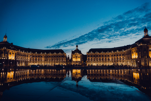 Grand bâtiment à Bordeaux, France