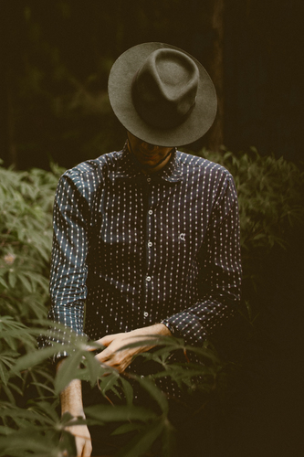 Uomo con il cappello