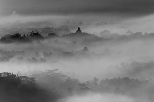 Borobudur na manhã nublada