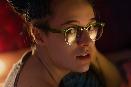Garota nerd com óculos