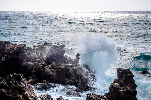 Rompiendo olas