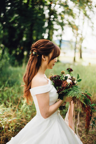 Bride with a diverse bouquet