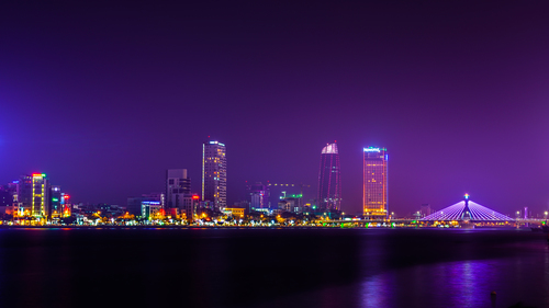 Horizonte de brilhantes Da Nang