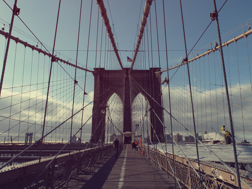 Yayalar ve bisikletler için Brooklyn Köprüsü