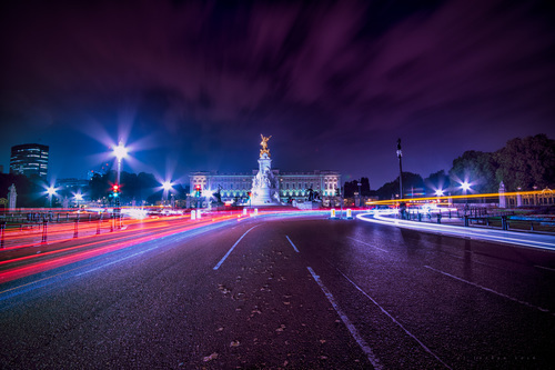 O Palácio de Buckingham à noite