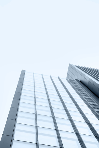 Reflejo del cielo de edificio