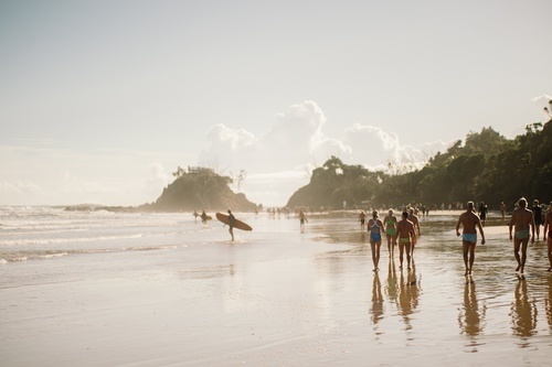 Lidé v beach Byron Bay, Austrálie