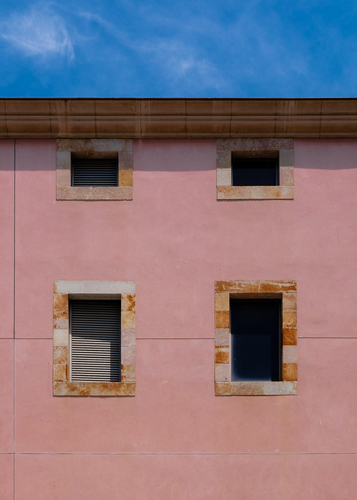 Fachada cor-de-rosa do edifício