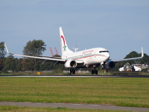 Royal Air Maroc Boeing pousando no aeroporto