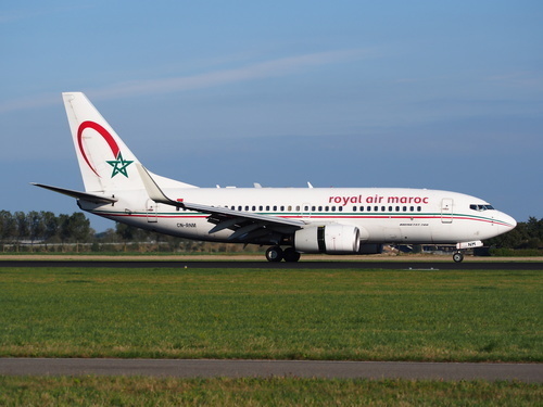 Royal Air Maroc Boeing 737 aterrizando en pista