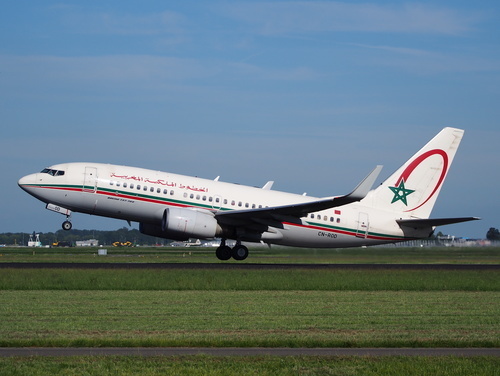 Royal Air Maroc Boeing 737-7B6 neemt af