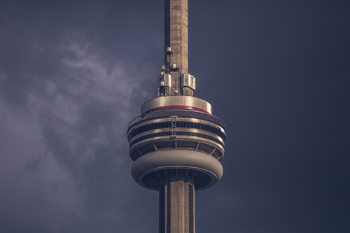 CN Tower i skymningen